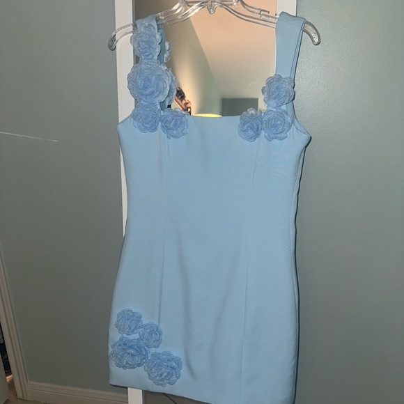 Elliatt Dresses & Skirts - Elliatt Size Small light blue dress with 3D flowers